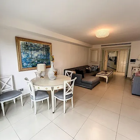 Direct View To The Red Carpet, 2 Bedroom 311 *